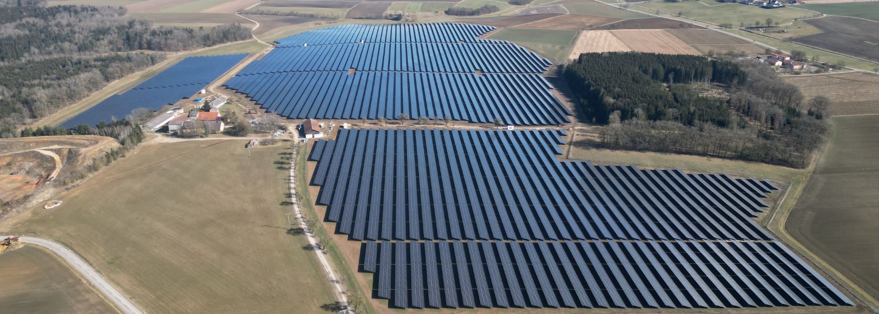 Solarpark Amerdingen_1750x625_Quelle_MaxSolar_GmbH.jpg