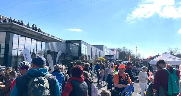 Der Neubau des Lager- und Werkstattgeb&auml;udes von DENFELD Radsport am Tag der Er&ouml;ffnung