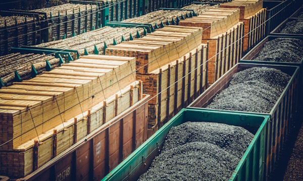 Holz Kohle Transport Bahn_AdobeStock_250138660_600x360.jpg Holz Kohle Transport Bahn_AdobeStock_250138660_600x360.jpg