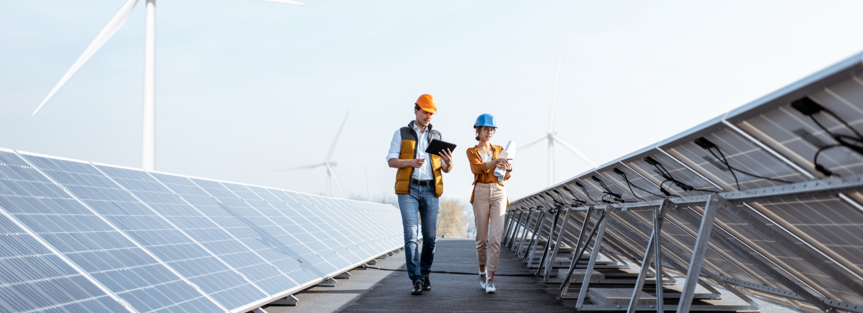 Solar Windrad 2_AdobeStock_301793751_1750x625.jpg